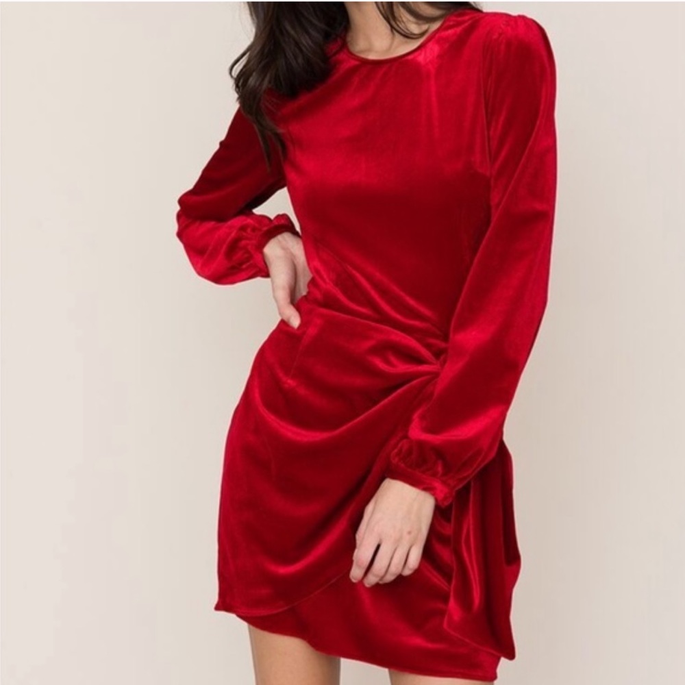 YUMI KIM Velvet Tie Me Over Dress in RED
Yumi Kim